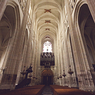 A photo looking down the nave of Nantes Cathedral