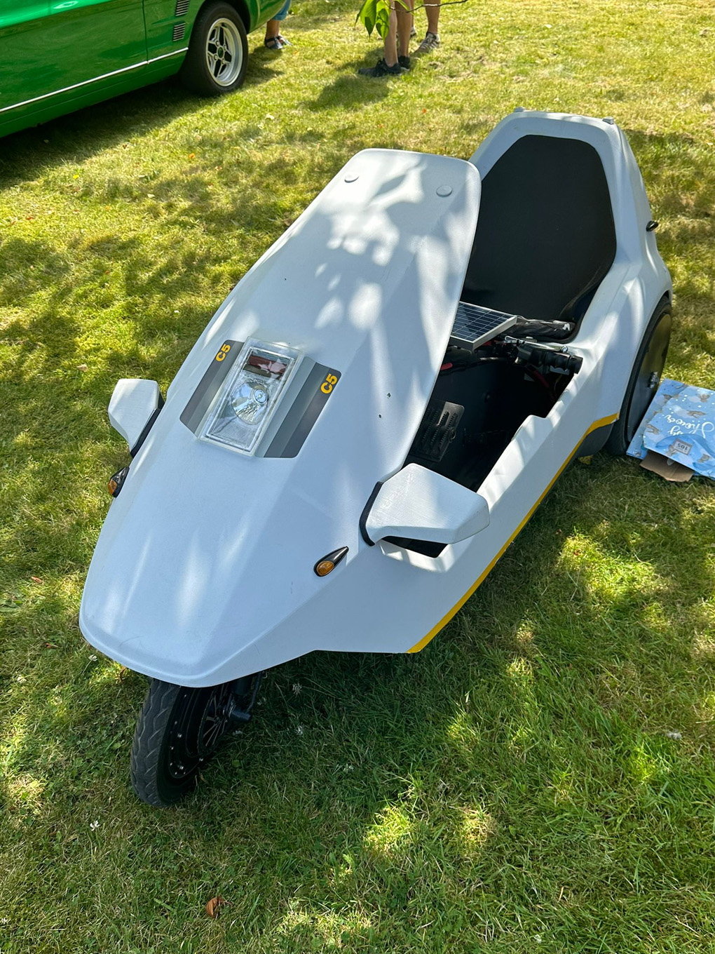 We see Sir Clive Sinclair's road going Sinclair C5 from 1985. Perhaps he should have kept to making computers?